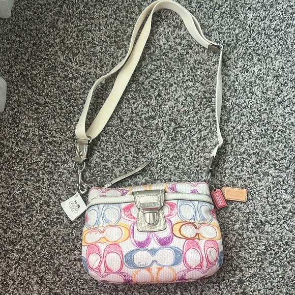 Coach Handbags - NWT Y2K Coach Poppy Dream Crossbody Bag with Signature Monogram